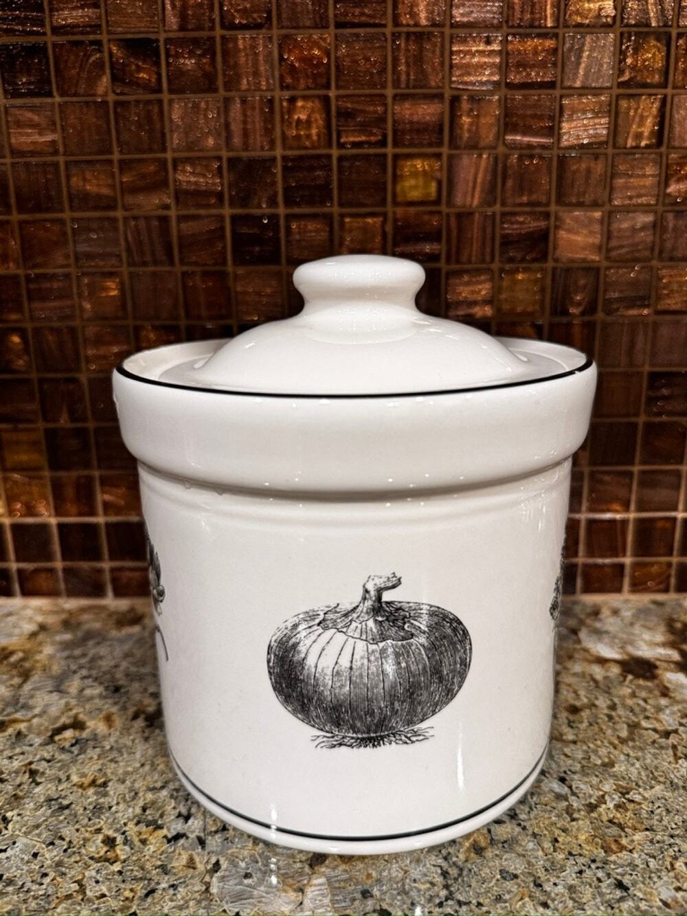 Pfaltzgraff Farmers Market Medium Canister White Stoneware Artichoke Vintage Lid